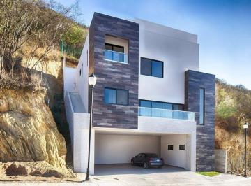 Casa · 402m² · 3 Recámaras · 3 Estacionamientos · Casa Nueva en Venta en Loma Bonita, Carretera Nacional. N. L