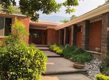 Casa · 920m² · 4 Recámaras · 3 Estacionamientos · Casa en Venta en Rios, San Pedro Garza García