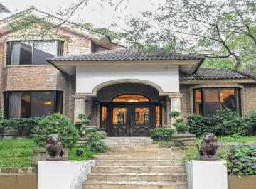 Casa · 726m² · 4 Recámaras · 5 Estacionamientos · Casa en Venta en Bosques de San Angel