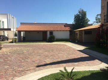 Casa · 220m² · 2 Recámaras · 3 Estacionamientos · Casa en Venta en Pontevedra