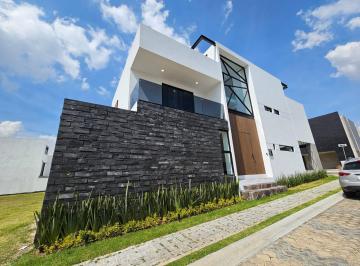 Casa · 338m² · 3 Recámaras · 3 Estacionamientos · Casa en Venta en Parque Lisboa, Lomas de Angelópolis, Puebla