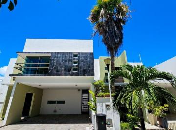 Casa de 3 habitaciones, Carmen · Renta de Casa Ciudad del Carmen, Fraccionamiento Villa Palmera