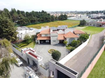 Casa de 3 habitaciones, Metepec · Casa en Venta en Metepec con Amplio Terreno, Acabados de Lujo y Amueblada.