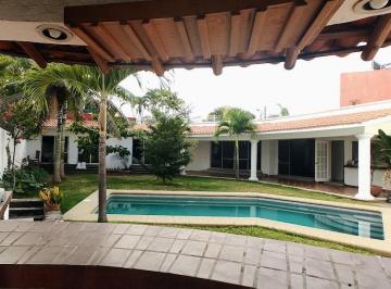 Casa de 4 habitaciones, Cuernavaca · Cuernavaca Las Palmas en Privada Casa de un Solo Piso con Jardín y Alberca