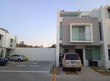 Casa en condominio de 4 habitaciones, Zapopan · Casa en Renta en Natura