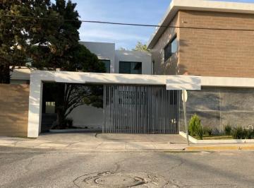 Casa · 465m² · 4 Recámaras · 3 Estacionamientos · Casa - Venta Contry La Silla