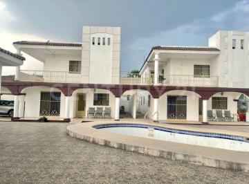 Casa · 1041m² · 4 Recámaras · Casa en Venta en Col. Libertad en Guadalupe