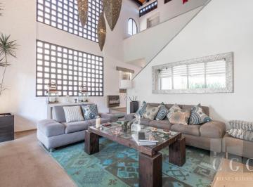 Casa de 3 habitaciones, Alvaro Obregón · Hermosa Casa con un Parque Divino a Solo Unos Pasos