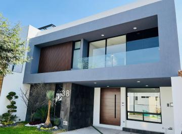 Casa · 311m² · 3 Recámaras · 2 Estacionamientos · Casa en Venta en Parque Zacatecas, Cascatta, Lomas de Angelopolis