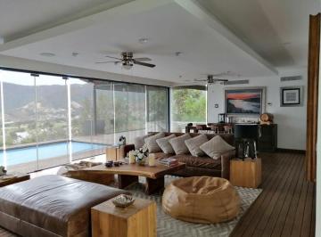 Casa de 4 habitaciones, Valle de Bravo · Casa en Venta en Valle de Bravo con Excelente Vista Al Lago.