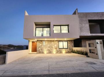 Casa · 410m² · 4 Recámaras · 3 Estacionamientos · Casa en Juriquilla