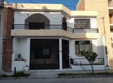 Casa · 286m² · 5 Recámaras · 1 Estacionamiento · Casa en Venta Jhon F Kennedy León Guanajuato