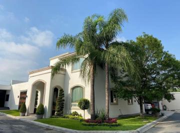 Casa de 3 habitaciones, Monterrey · Casa en Venta en Carretera Nacional