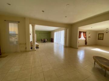 Casa de 4 habitaciones, Campeche · En Venta Casa de 4 Recamaras con Alberca en Imi III