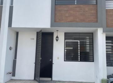 Casa en condominio de 2 habitaciones, Tlajomulco de Zúñiga · Los Espinos, Hermosa Casa 2 Recámaras, 2.5 Baños, Casa Club con Alberca