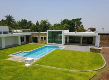 Casa · 400m² · 4 Recámaras · 6 Estacionamientos · Casa en Fraccionamiento Real de Tezoyuca