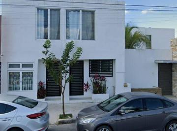 Casa en condominio de 8 habitaciones, Mérida · Venta de Edificio con 8 Departamentos Amueblados en Montecarlo, Área de Altabrisa en Mérida, Yucatán