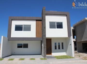 Casa · 245m² · 4 Recámaras · 2 Estacionamientos · Casa en Venta en Fraccionamiento Scorpio 5 - 1 Durango