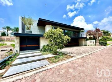 Casa · 1012m² · 4 Recámaras · 4 Estacionamientos · Exclusiva Residencia en Cumbres del Campestre, Leon, Guanajuto.