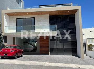 Casa · 470m² · 4 Recámaras · 3 Estacionamientos · Casa en Venta en Zibata - (4)
