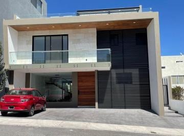 Casa · 470m² · 4 Recámaras · 3 Estacionamientos · Casa en Venta en Zibata - (4)