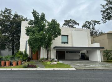 Casa de 4 habitaciones, Monterrey · Casa en Venta en Carretera Nacional San Gabriel Residencial