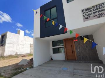Casa · 145m² · 3 Recámaras · 2 Estacionamientos · Casa en Venta Fraccionamiento Boreales Coto II, Zapopan, Jalisco.