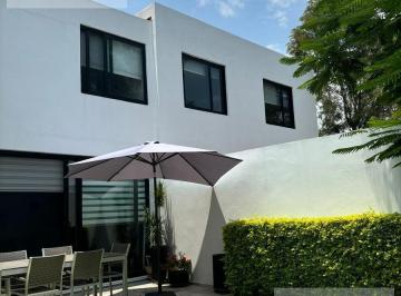 Casa · 221m² · 4 Recámaras · 2 Estacionamientos · Kl/ Hermosa Casa en Venta de 4 Recámaras. Santa Fe Juriquilla.