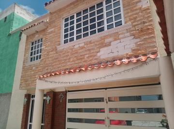 Casa · 350m² · 5 Recámaras · 3 Estacionamientos · Casa en Venta