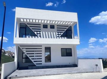 Casa · 690m² · 3 Recámaras · 3 Estacionamientos · Casa en Venta en Vila Porta, Lomas de Bellavista, Atizapán de Zaragoza
