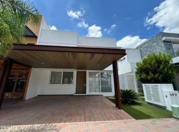 Casa en condominio de 3 habitaciones, Corregidora · Casa en Venta con Recamara en Pb y Roof Garden El Pueblito, Corregidora Gpt969