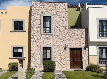 Casa · 137m² · 3 Recámaras · 2 Estacionamientos · Casa con Hermoso Diseño Mexicano