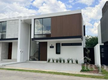 Casa · 200m² · 3 Recámaras · 2 Estacionamientos · Casa en Venta