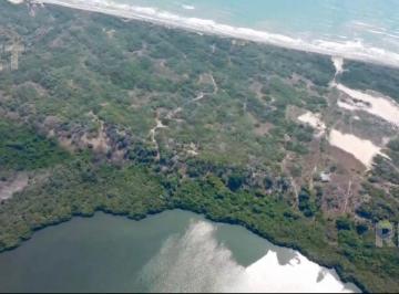 Terreno / Lote · 10000m² · Terreno con Playa y Laguna