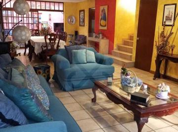 Casa · 227m² · 4 Recámaras · 2 Estacionamientos · Casa en Venta en Jardín Balbuena