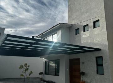 Casa · 383m² · 3 Recámaras · 3 Estacionamientos · Residencial con Precio de Preventa en Metepec