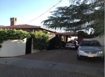 Casa · 585m² · 3 Recámaras · 6 Estacionamientos · En Venta Lomas del Santuario, con Alberca