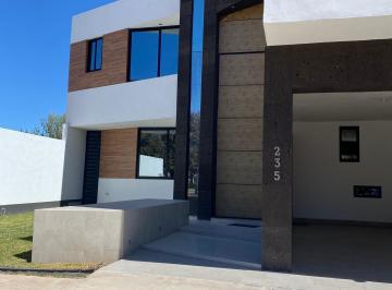 Casa de 3 habitaciones, Saltillo · Issa Residencial Vende Residencia de Oportunidad en Fracc. Versalles en Saltillo
