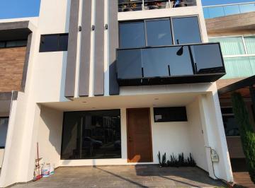 Casa · 270m² · 4 Recámaras · 2 Estacionamientos · Casa en Venta en La Antigua Cementera