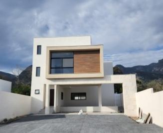 Casa de 3 habitaciones, Santiago · Venta de Casa Nueva en Carretera Nacional Santiago Nuevo Leon