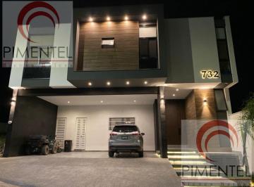 Casa · 415m² · 4 Recámaras · 3 Estacionamientos · Casa - Fraccionamiento Bosques de Las Misiones