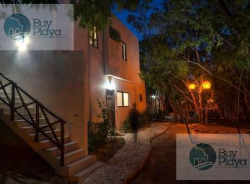 Casa de 15 habitaciones, Tulum · House in Akumal