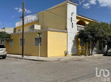 Casa · 350m² · 4 Recámaras · 4 Estacionamientos · Casa en Renta Morellos III