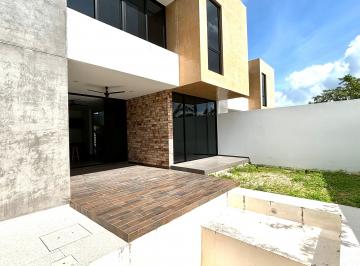 Casa de 4 habitaciones, Mérida · Casa en Temozón Norte, de 4 Habitaciones, Una en Planta Baja.
