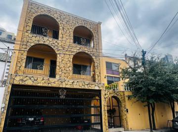 Casa de 5 habitaciones, Monterrey · Casa en Venta en Balcones del Carmen en Monterrey, Zona Valle