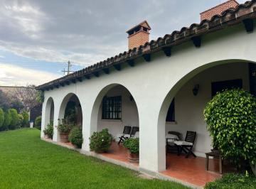 Casa · 514m² · 3 Recámaras · 3 Estacionamientos · Casa en Venta en Calzada Zavaleta, Puebla.
