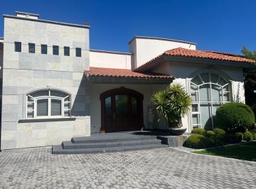 Casa · 768m² · 3 Recámaras · 8 Estacionamientos · Casa en Venta en Metepec