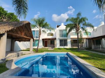 Casa de 4 habitaciones, Xochitepec · Casa en Venta en Xochitepec Cerca del Tec 4 Recamaras Roof Garden