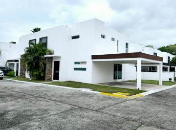 Casa de 5 habitaciones, Carmen · Renta o Venta de Casa en Fraccionamiento Vistancias Ciudad del Carmen