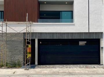 Casa de 4 habitaciones, Medellín · Casa en Venta Nueva en El Fracc. Las Palmas con Recám. en P. B.